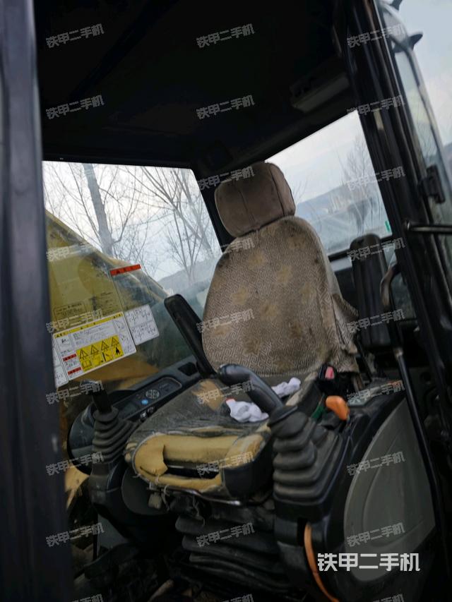 駕駛室整體（整機外觀）