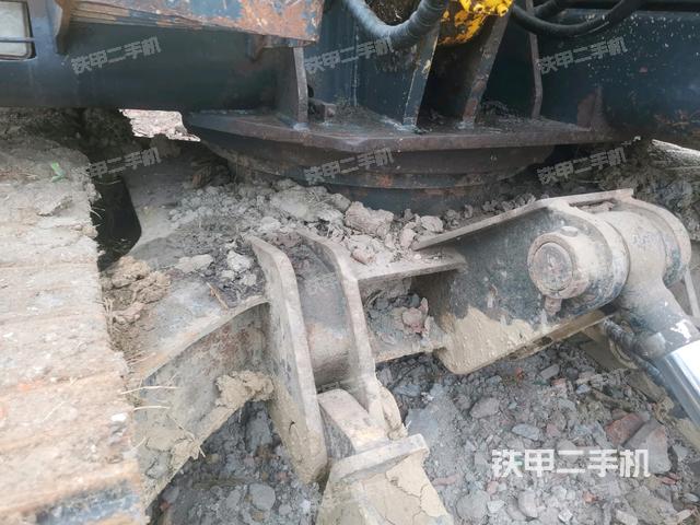 轉(zhuǎn)盤和下車架正前（工作和回轉(zhuǎn)裝置）