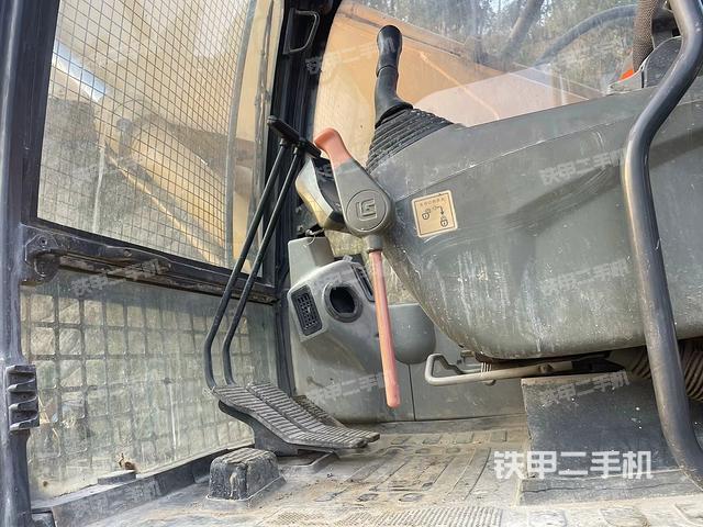 座椅右側(cè)控制臺/鑰匙門/油門/含右手柄(駕駛室部分) 座椅右側(cè)控制臺/鑰匙門/油門/含右手柄(駕駛室部分)