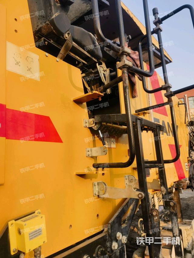 整機右側(cè)(設(shè)備外觀及核心部件) 整機右側(cè)(設(shè)備外觀及核心部件)