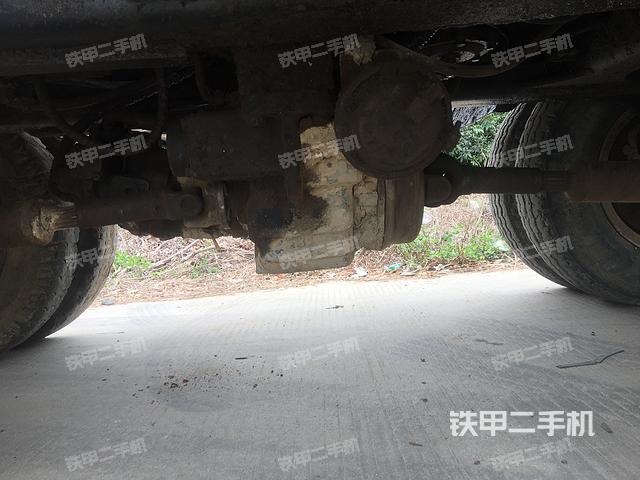 單側(cè)履帶整體(整機(jī)外觀) 單側(cè)履帶整體(整機(jī)外觀)