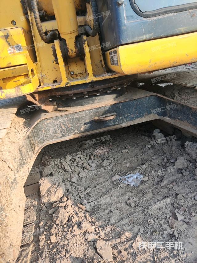 轉(zhuǎn)盤和下車架正前（工作和回轉(zhuǎn)裝置）