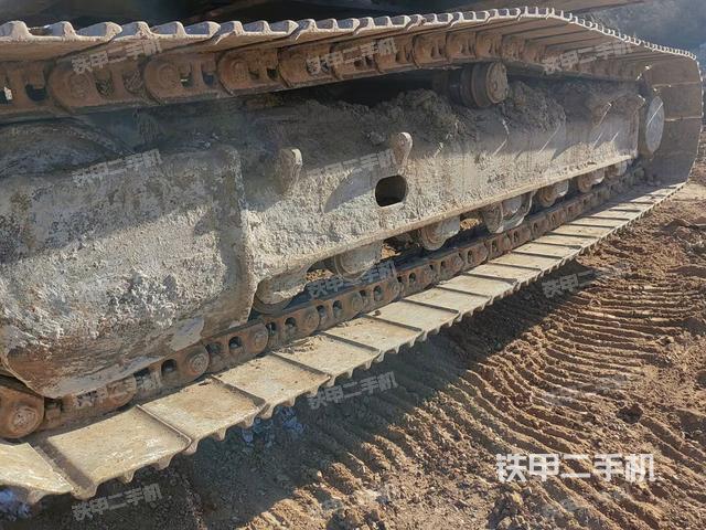 單側(cè)履帶整體(整機(jī)外觀) 單側(cè)履帶整體(整機(jī)外觀)