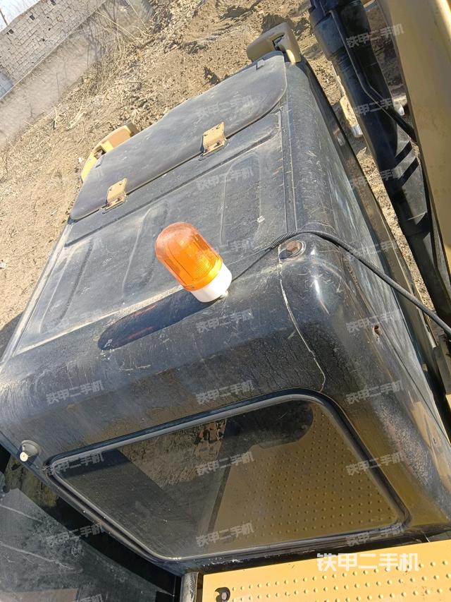 駕駛室頂部（整機(jī)外觀(guān)）