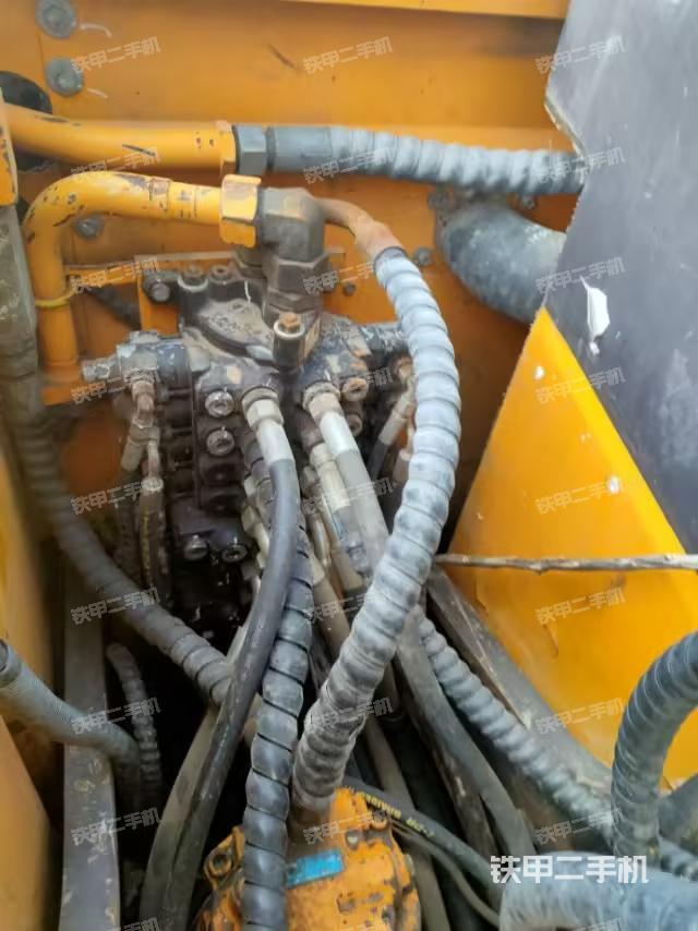 回轉(zhuǎn)馬達(dá)和主控閥（整機外觀）