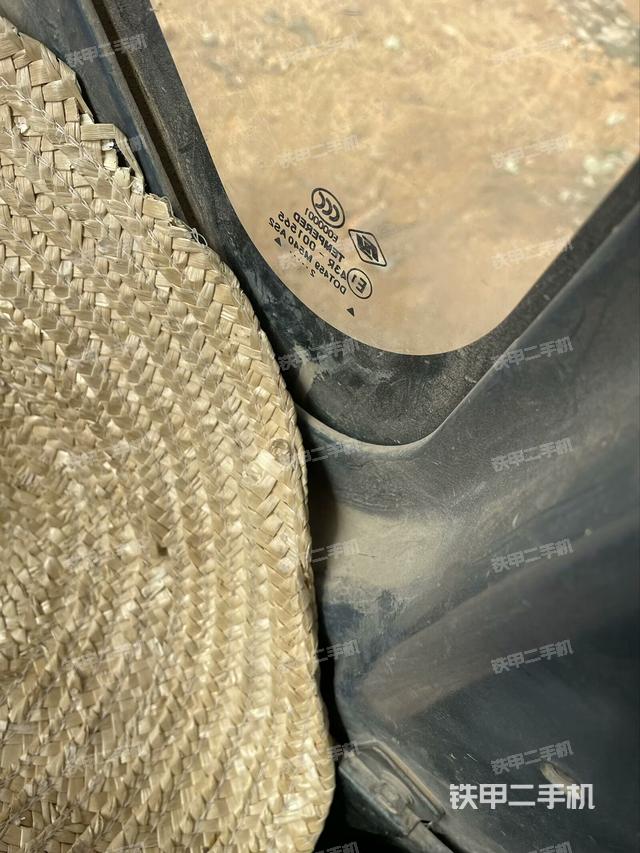 后窗玻璃角標(biāo)(駕駛室部分) 后窗玻璃角標(biāo)(駕駛室部分)