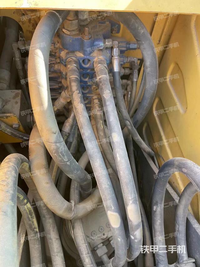 回轉(zhuǎn)馬達和主控閥（整機外觀）