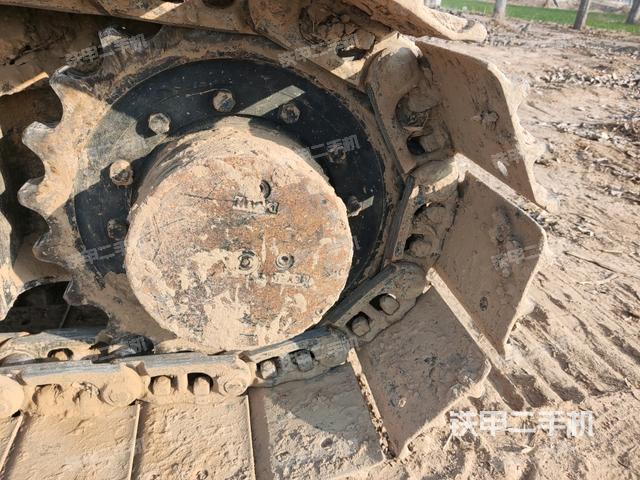 右驅(qū)動輪（行走機構(gòu)）