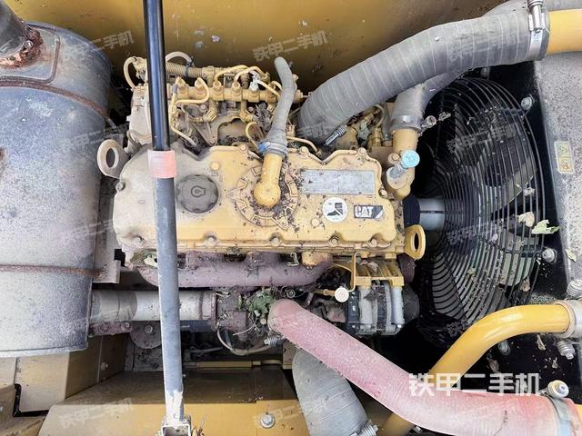 發(fā)動機整體俯視(整機外觀) 發(fā)動機整體俯視(整機外觀)