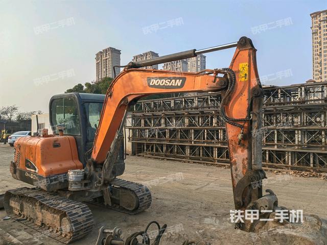 右前45(整機(jī)外觀) 右前45(整機(jī)外觀)