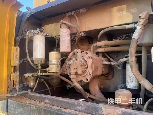 液壓泵艙室正面整體(整機(jī)外觀) 液壓泵艙室正面整體(整機(jī)外觀)