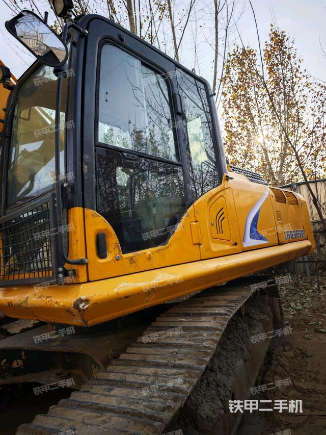 駕駛室整體（整機外觀）