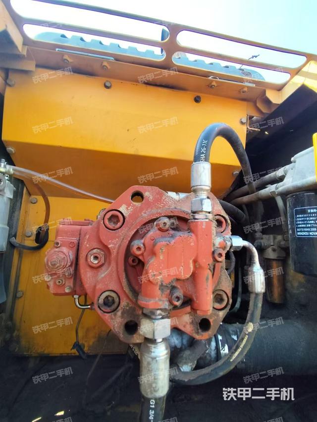 液壓泵艙室正面整體(整機(jī)外觀) 液壓泵艙室正面整體(整機(jī)外觀)