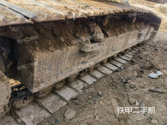 單側(cè)履帶整體(整機(jī)外觀) 單側(cè)履帶整體(整機(jī)外觀)
