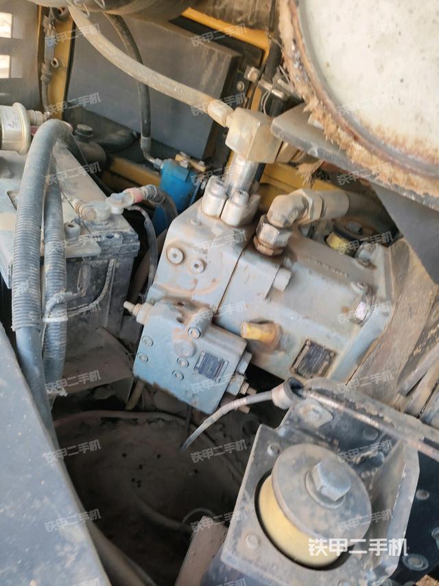 液壓泵艙室正面整體（整機(jī)外觀）