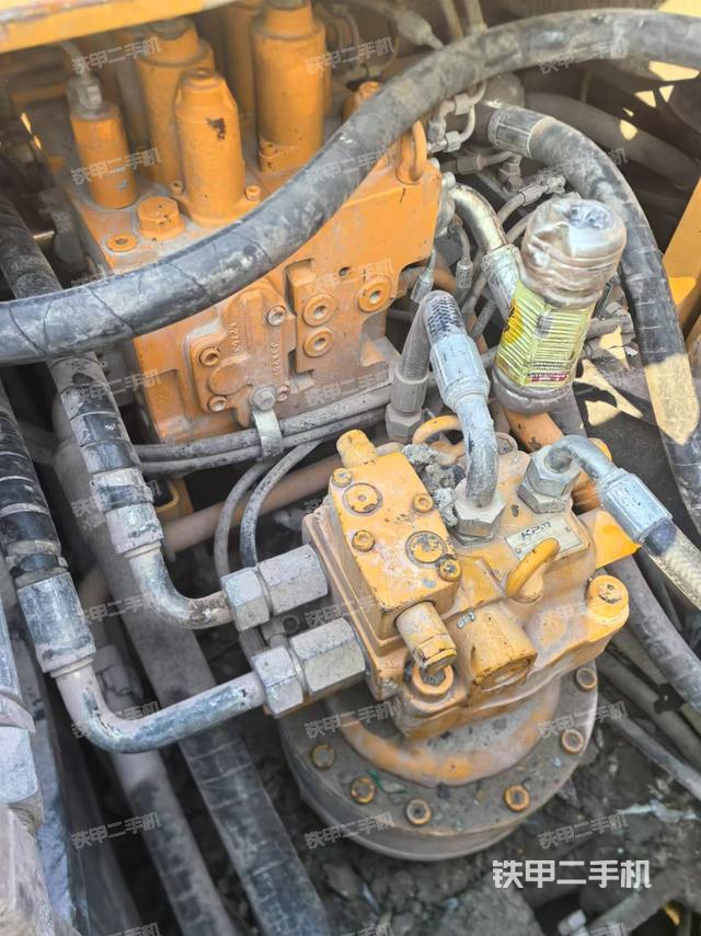 回轉(zhuǎn)馬達(dá)和主控閥（整機(jī)外觀）