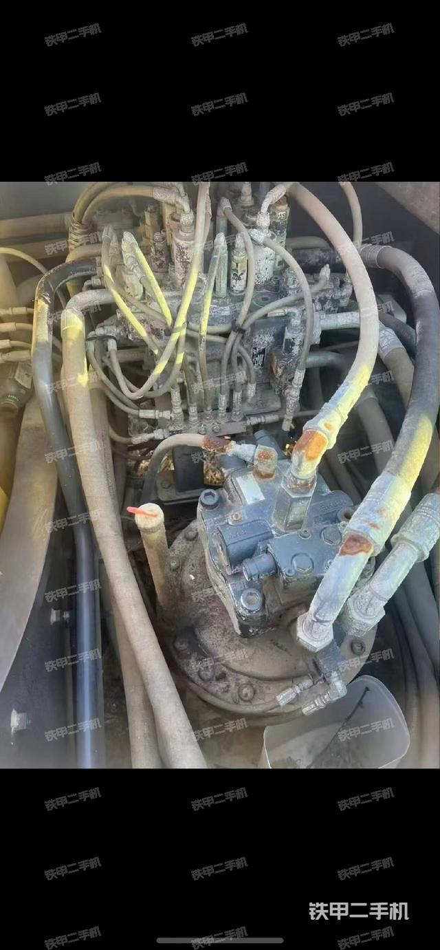 回轉(zhuǎn)馬達(dá)和主控閥(整機(jī)外觀) 回轉(zhuǎn)馬達(dá)和主控閥(整機(jī)外觀)