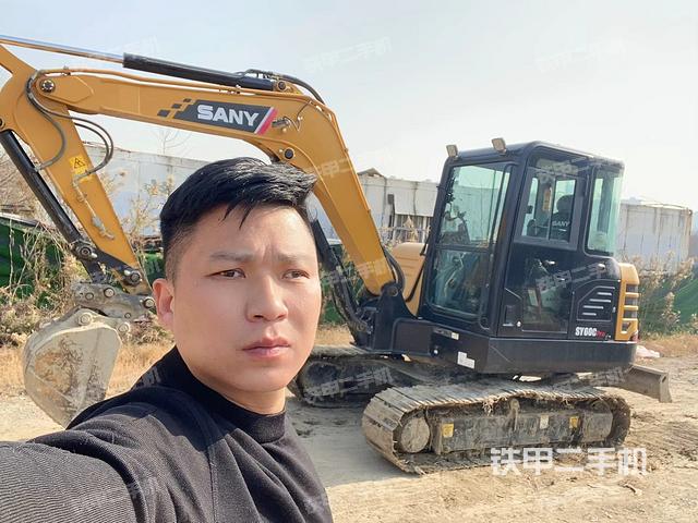 三一重工SY55C挖掘机的设备实拍-第1张实拍照片