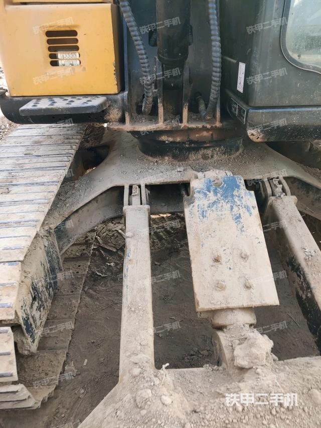 轉(zhuǎn)盤和下車架正前（工作和回轉(zhuǎn)裝置）