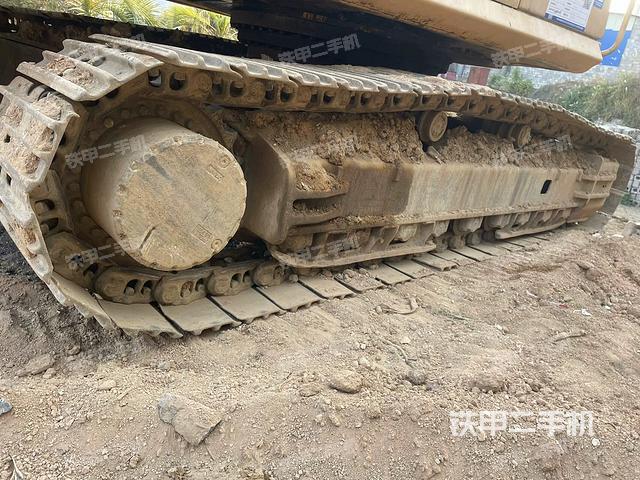 左側(cè)行走馬達蓋板(行走機構(gòu)) 左側(cè)行走馬達蓋板(行走機構(gòu))