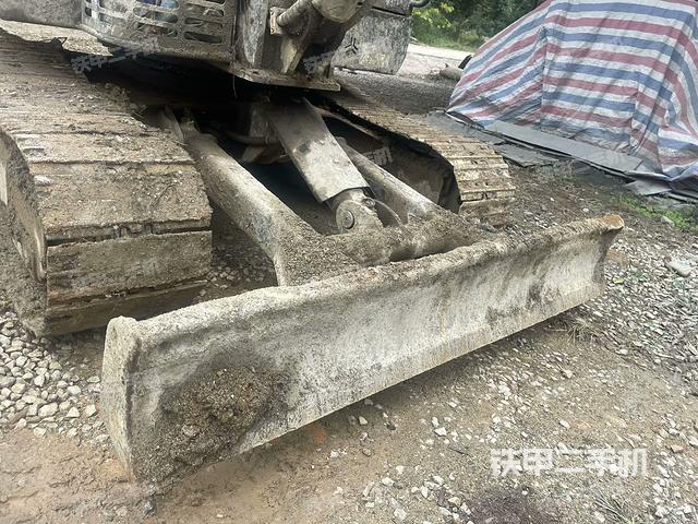 轉(zhuǎn)盤和下車架正前(工作和回轉(zhuǎn)裝置) 轉(zhuǎn)盤和下車架正前(工作和回轉(zhuǎn)裝置)