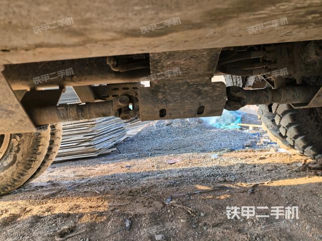 右驅(qū)動輪（行走機構(gòu)）