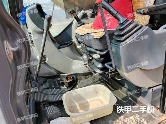 駕駛室整體（整機(jī)外觀）