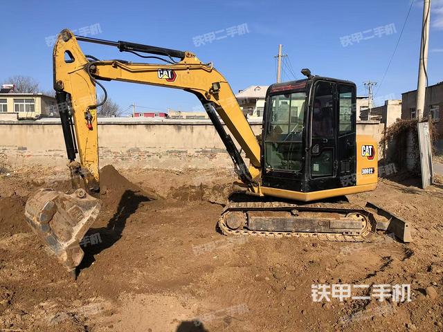 駕駛室頂部（整機外觀）