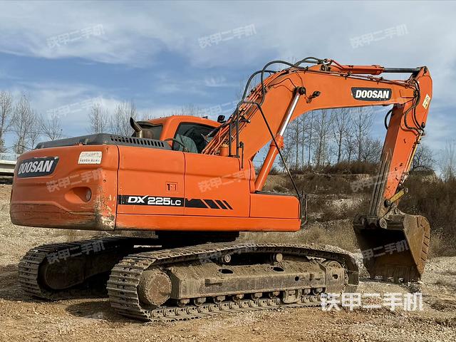整機右后45°(整機外觀) 整機右后45°(整機外觀)