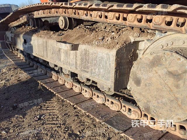 單側(cè)履帶整體(整機(jī)外觀) 單側(cè)履帶整體(整機(jī)外觀)