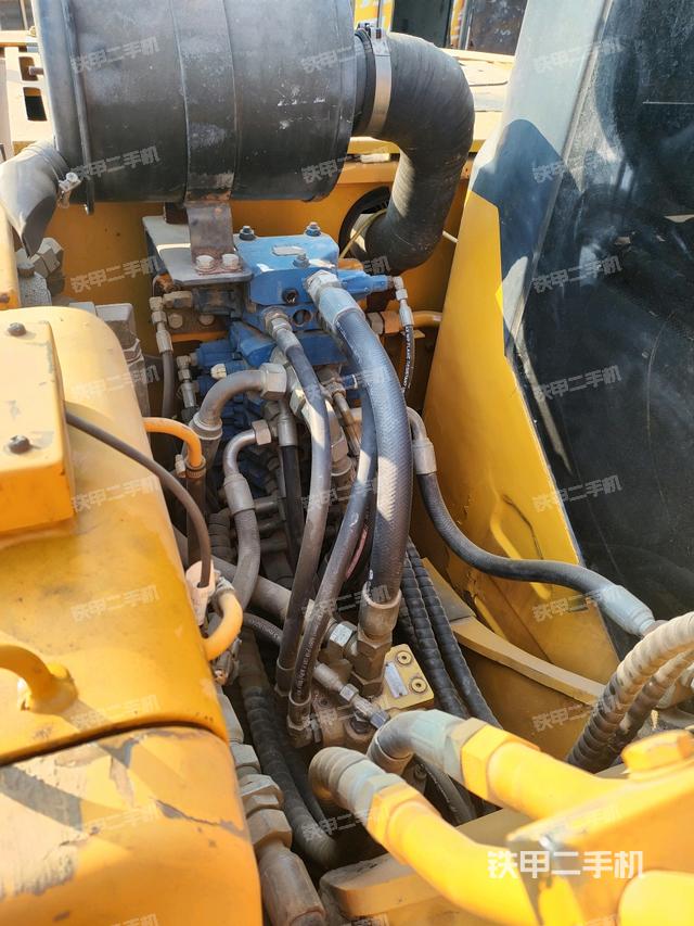 回轉(zhuǎn)馬達和主控閥（整機外觀）