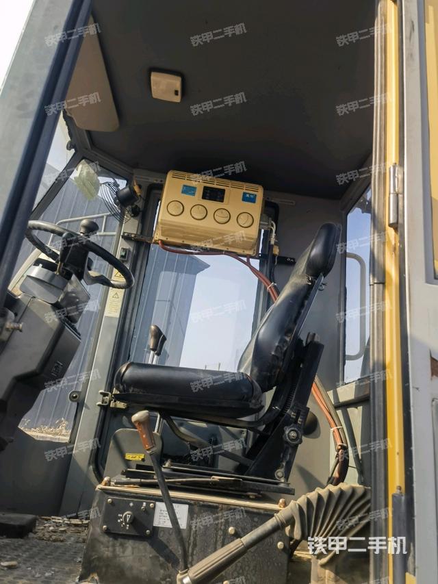 駕駛室工作臺(整機外觀及大件) 駕駛室工作臺(整機外觀及大件)