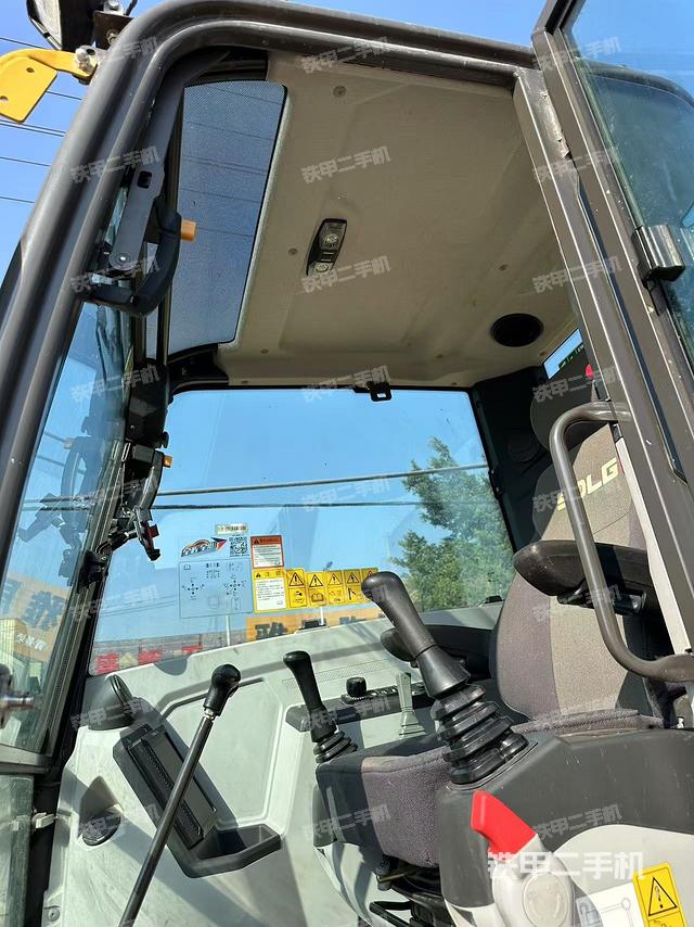 駕駛室整體（整機外觀）