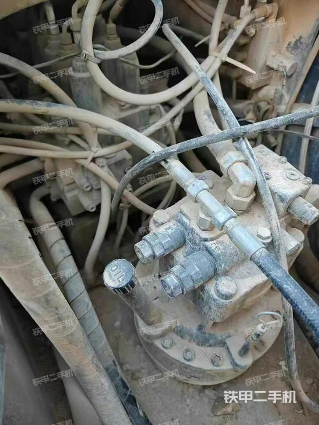 回轉馬達和主控閥（整機外觀）