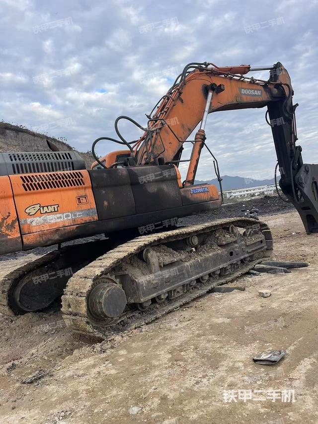 整機(jī)右后45°(整機(jī)外觀) 整機(jī)右后45°(整機(jī)外觀)