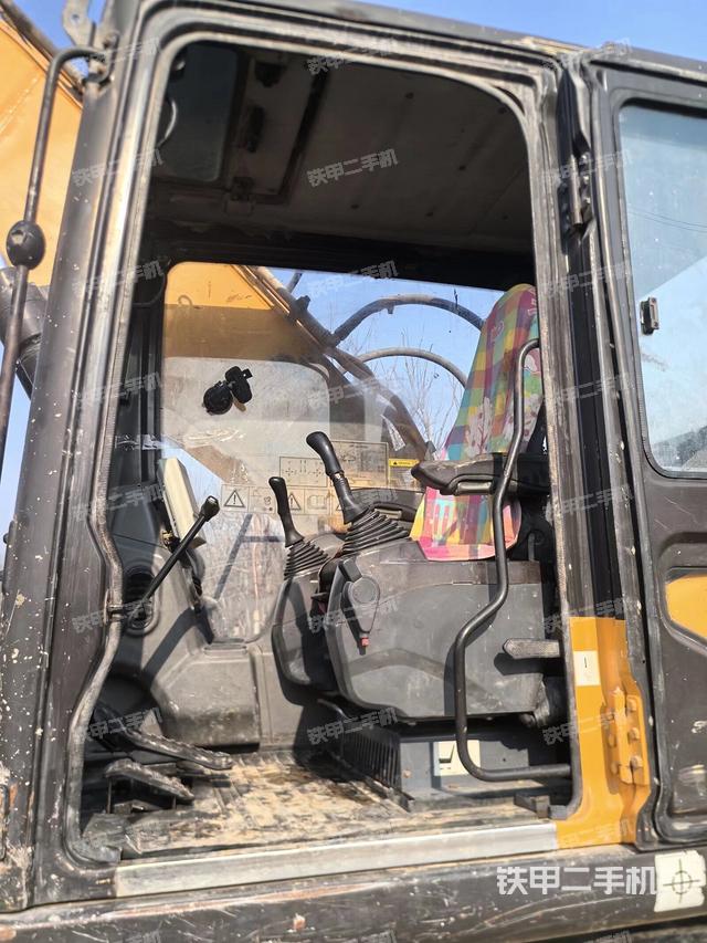 駕駛室整體（整機(jī)外觀）