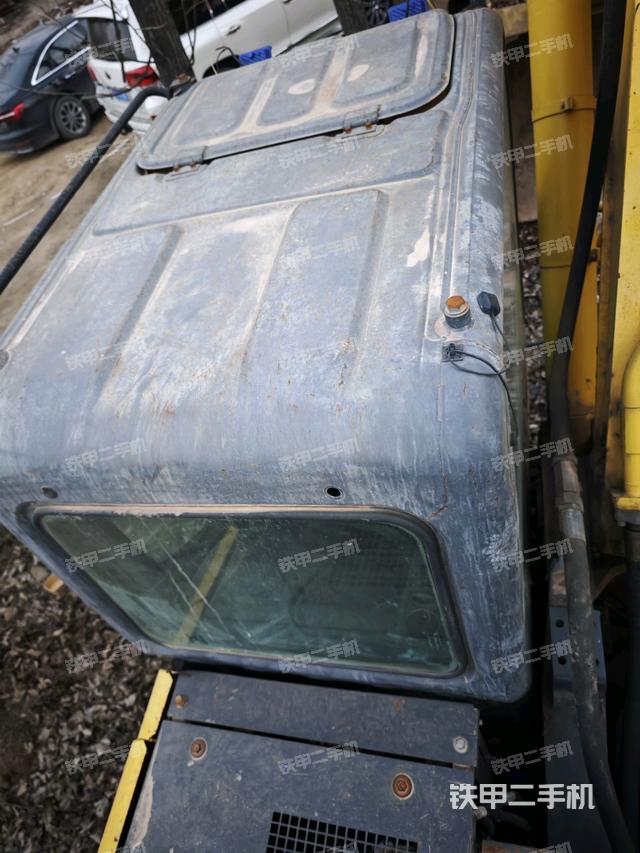 駕駛室頂部（整機外觀）