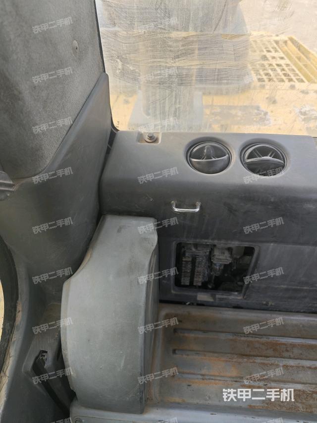 后窗玻璃角標(biāo)（駕駛室部分）