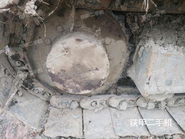 左驅(qū)動輪（行走機構(gòu)）