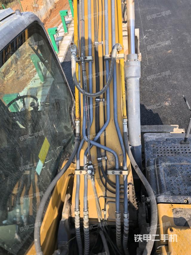 大臂背部俯視（工作和回轉(zhuǎn)裝置）