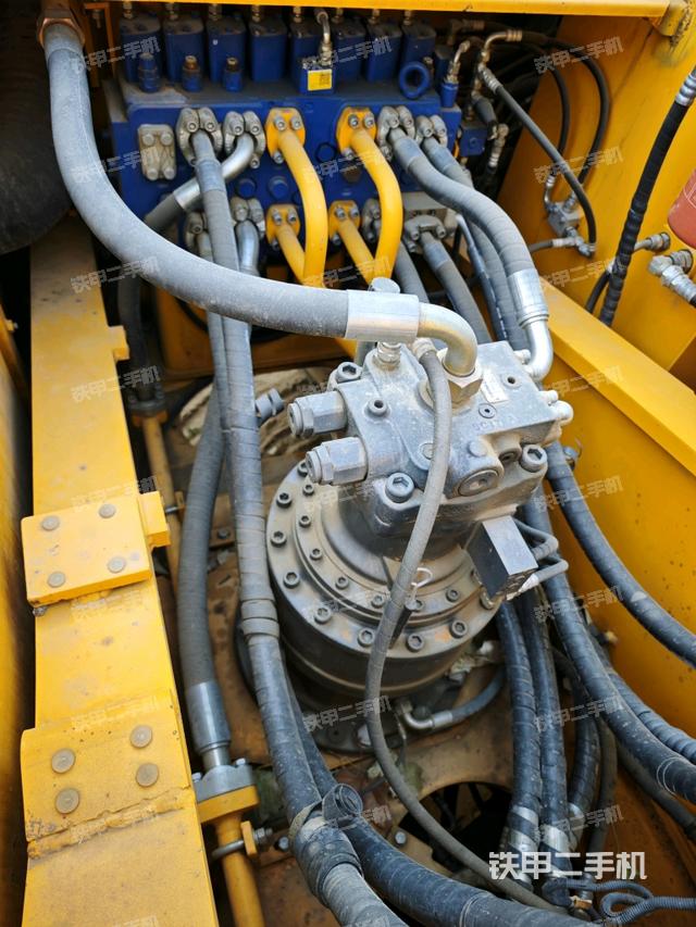 回轉(zhuǎn)馬達(dá)和主控閥（整機外觀）