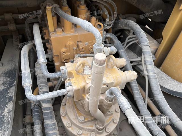 回轉(zhuǎn)馬達(dá)和主控閥（整機(jī)外觀）