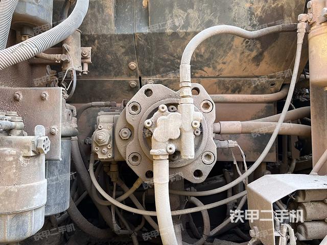 液壓泵艙室正面整體（整機(jī)外觀）