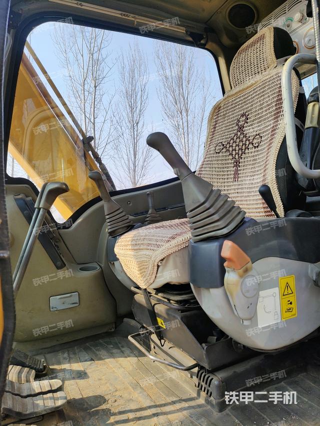 駕駛室頂部（整機(jī)外觀）