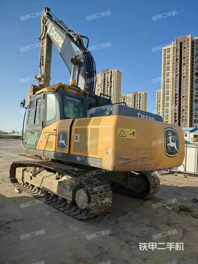 駕駛室頂部（整機外觀）