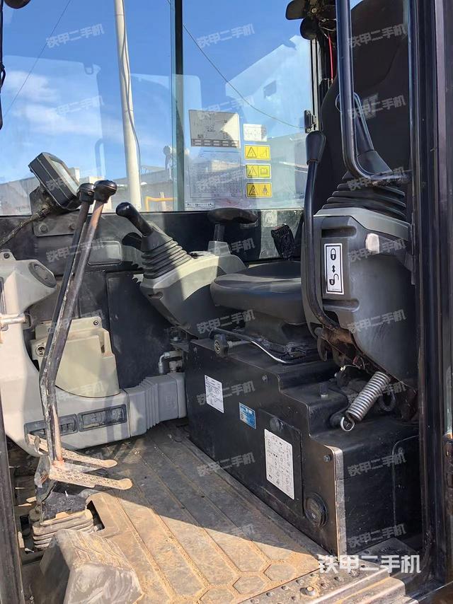 駕駛室整體（整機外觀）