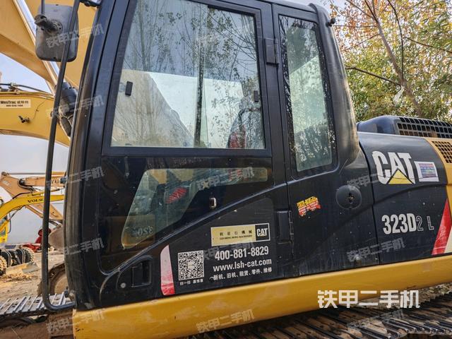 駕駛室整體(整機(jī)外觀) 駕駛室整體(整機(jī)外觀)