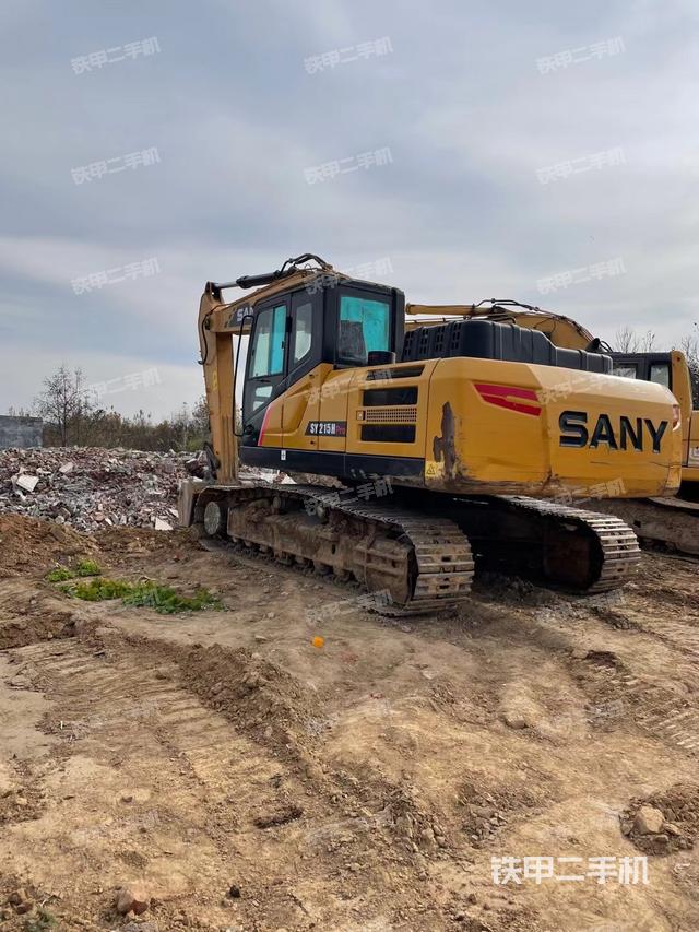 駕駛室頂部（整機外觀）