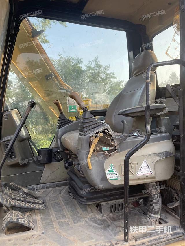 驾驶室整体（整机外观）