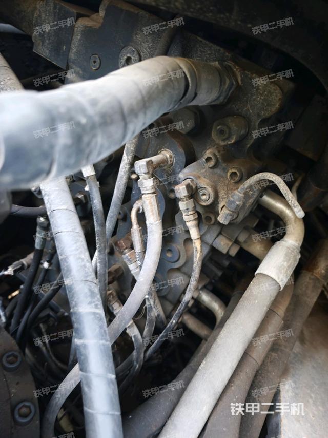 回轉(zhuǎn)馬達和主控閥（整機外觀）